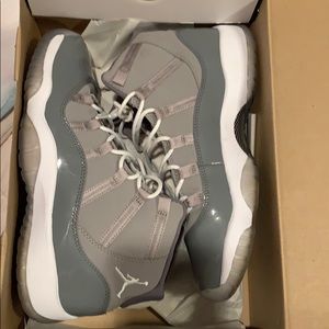 Cool Grey Retro Jordan 11 size 7 YOUTH